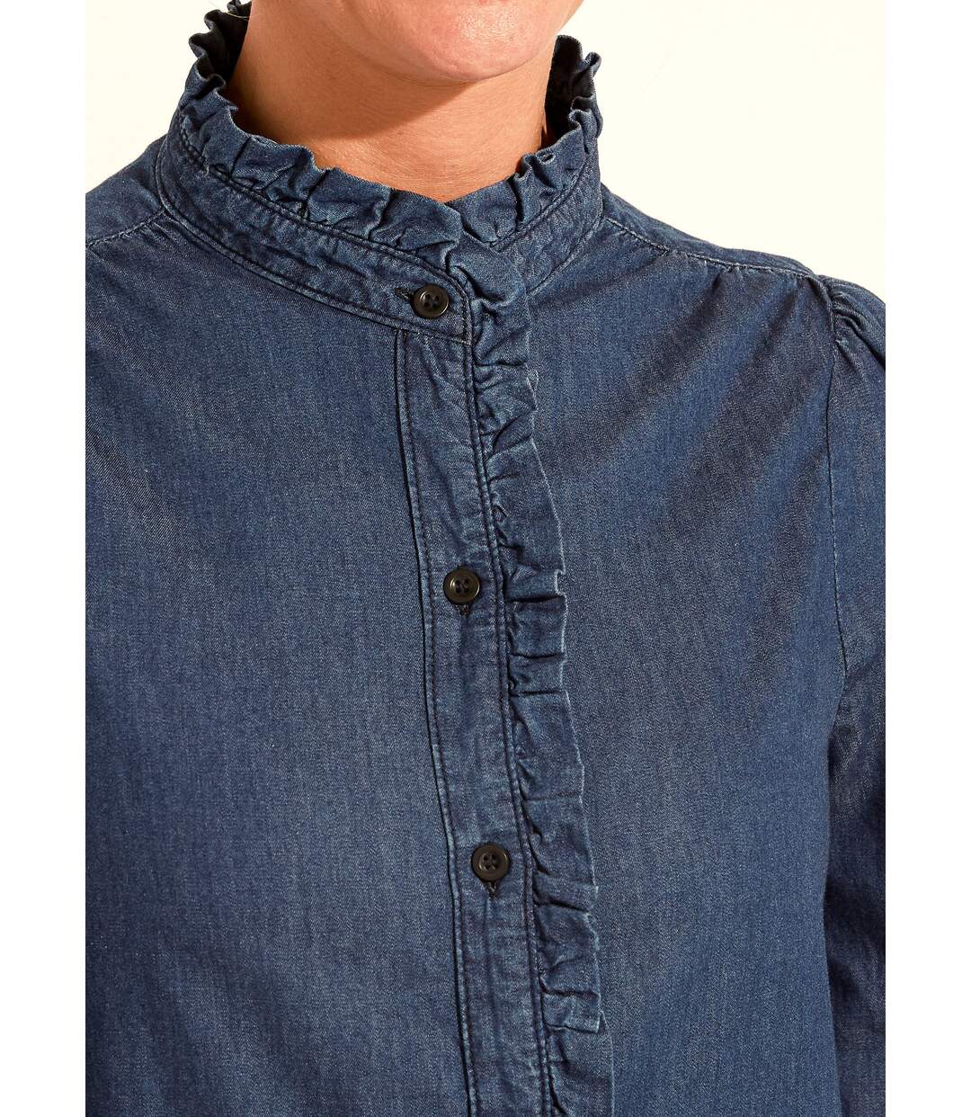 Chemisier col volanté en denim léger-4