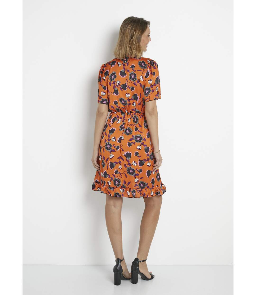 Robe satinée fleurie manches papillon-2
