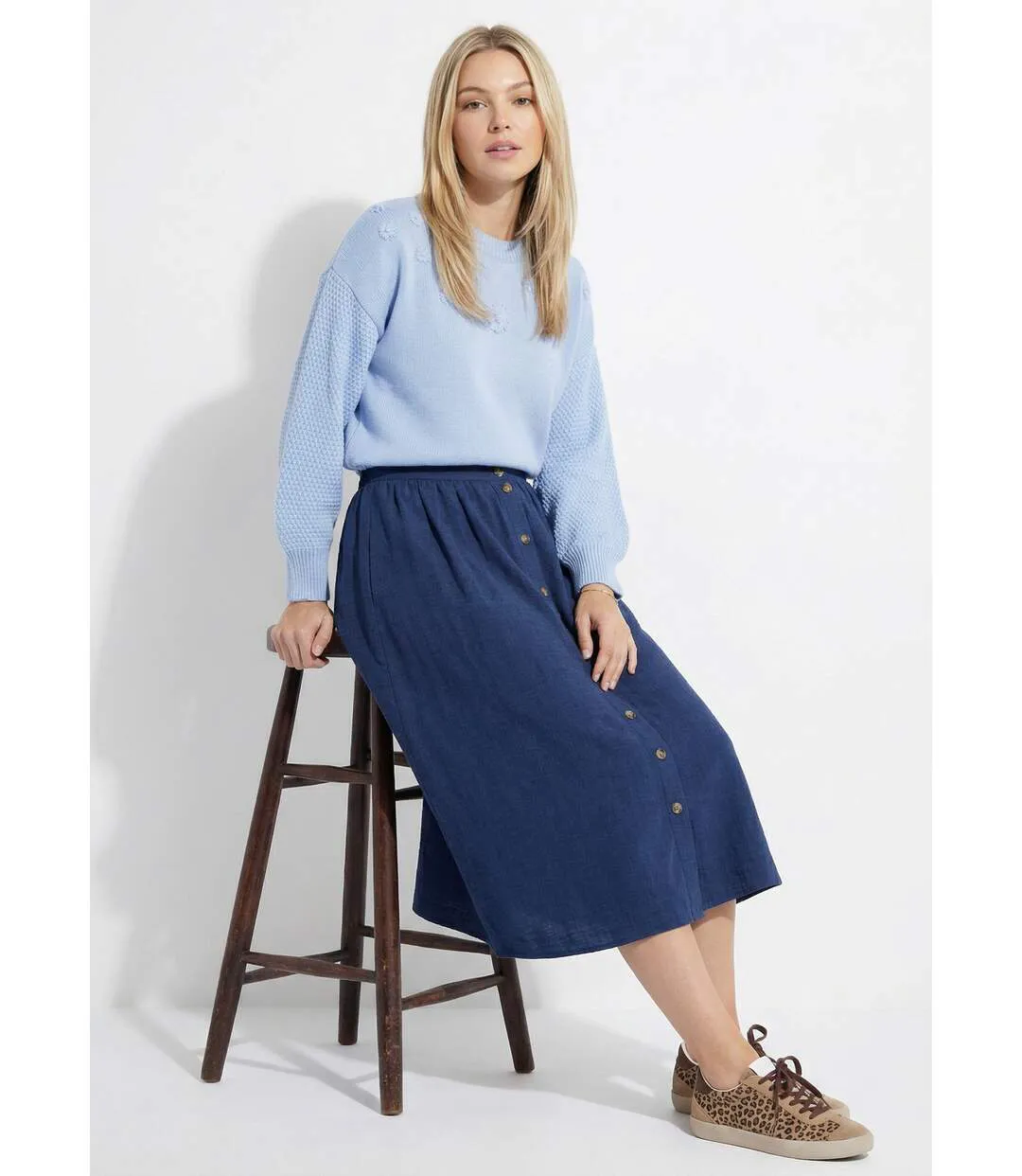 Pull doux fleurs brodées col rond-3