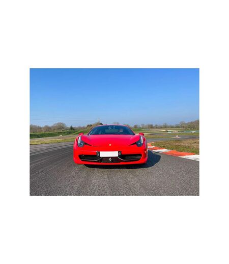 Pilotage d'une Ferrari 458 Italia lors de 2 tours de circuit - SMARTBOX - Coffret Cadeau Sport & Aventure
