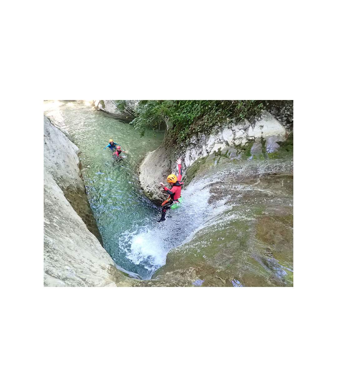 Session de canyoning de 3h30 pour 3 personnes près de Grenoble - SMARTBOX - Coffret Cadeau Sport & Aventure