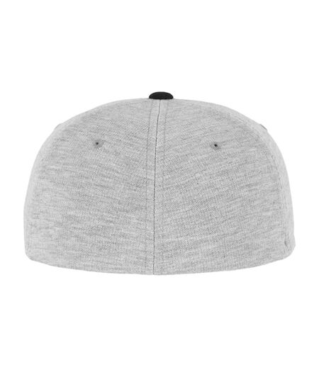 Casquette flexfit gris / noir Yupoong