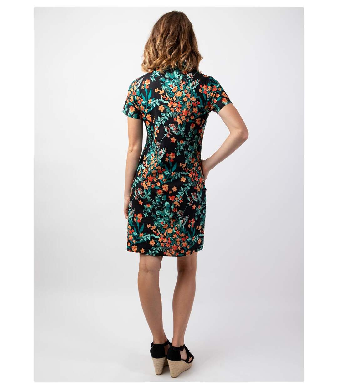 Robe courte coupe droite en coton ELANA noire motif fleurs Coton Du Monde-4