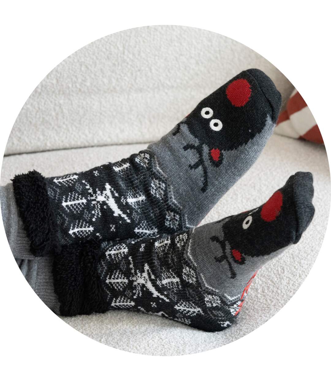 Isotoner Chaussettes d'intérieur homme ultra confortables et légères, semelle à picots antidérapants