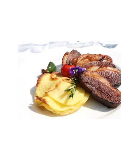 Découverte de Paris lors d’un déjeuner croisière sur la Seine pour 2 adultes - SMARTBOX - Coffret Cadeau Gastronomie