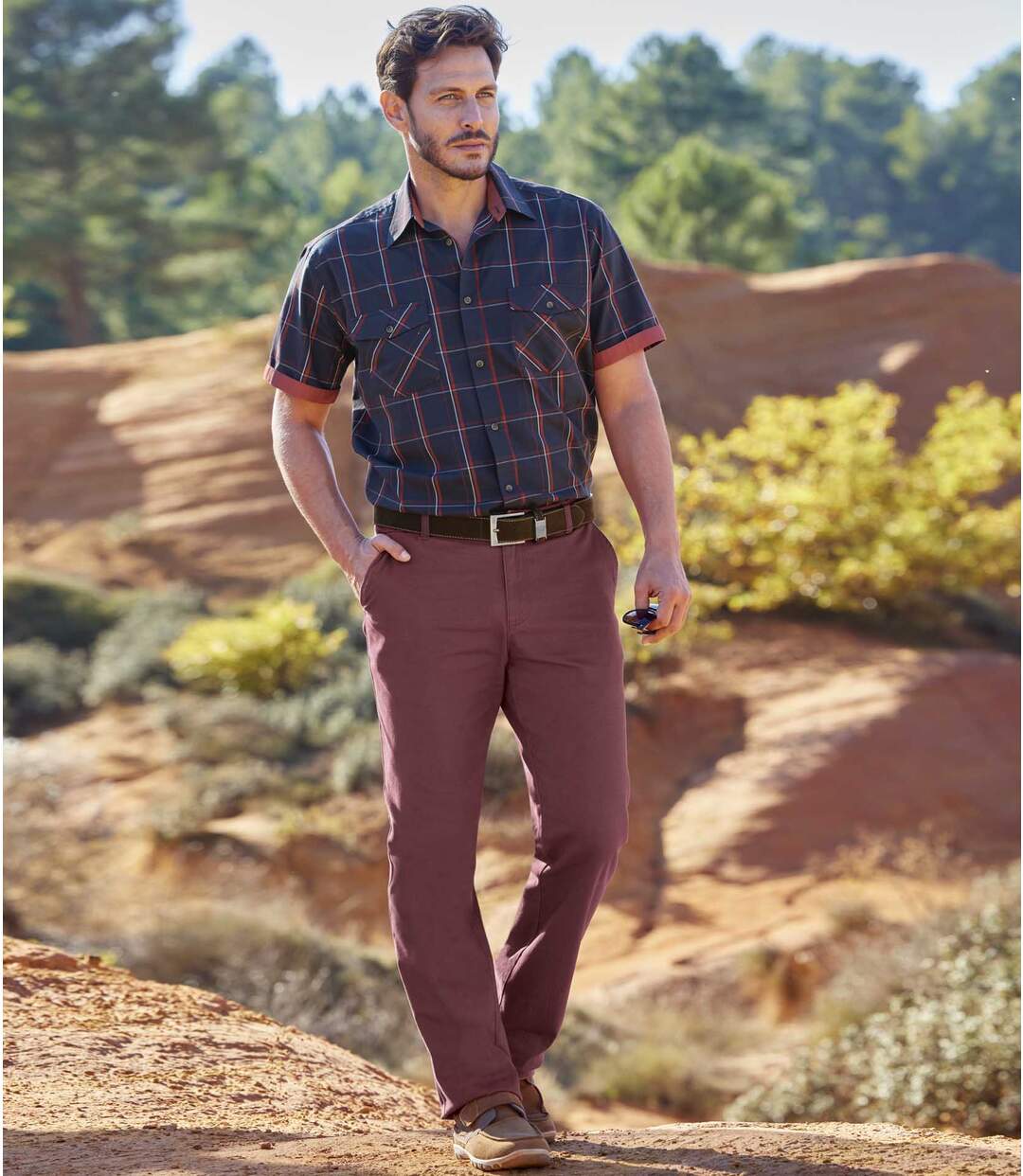 Elegant trousers, burgundy checkered, tapered and elastic - PN720
