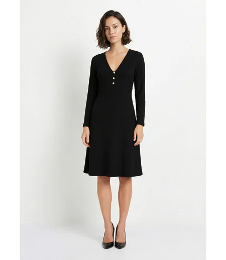 Robe unie courte col V en maille côtelée