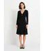 Robe unie courte col V en maille côtelée-1