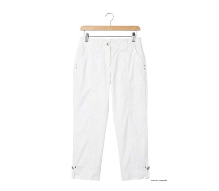 AXONE SE1032 : Pantacourt blanc à surpiqûres pour un look estival frais et élégant