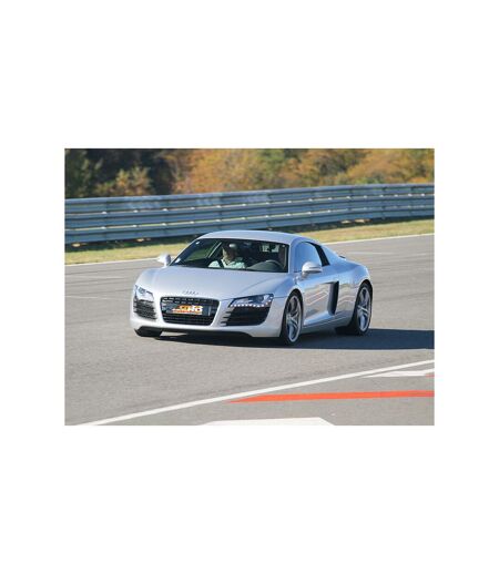 3 tours au volant d'une Audi R8 V10 ou Porsche 992 GT3 à Pau-Arnos - SMARTBOX - Coffret Cadeau Sport & Aventure
