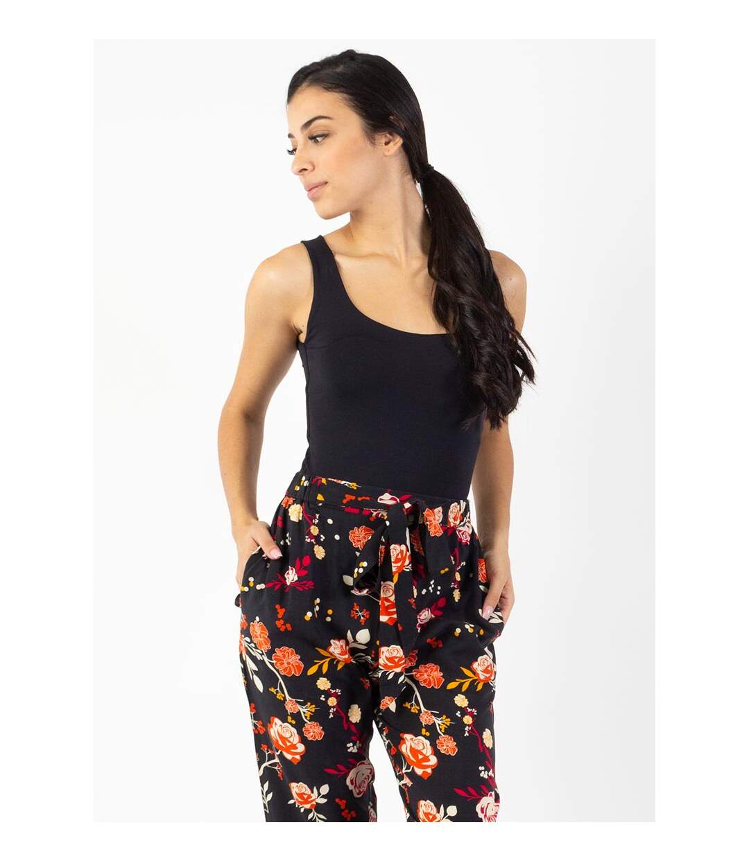 Pantalon casual CHARLY imprimé fleuri noir Coton Du Monde