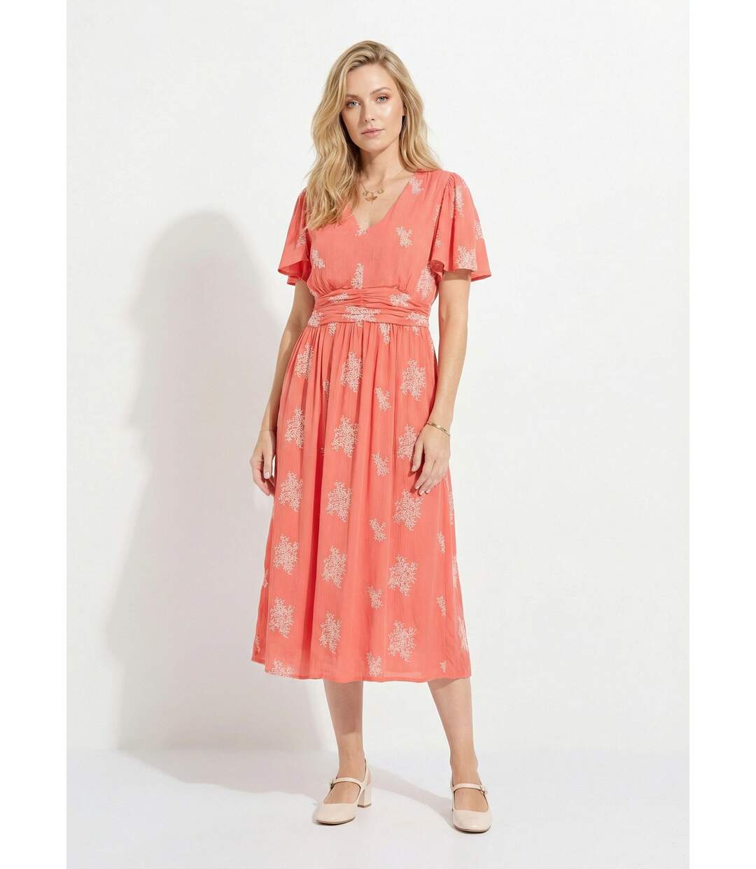 Robe longue col V brodée smockée dos-1