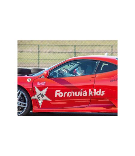 Stage pilotage enfant : 5 ou 6 tours de circuit au volant d'une Ferrari F430 - SMARTBOX - Coffret Cadeau Sport & Aventure