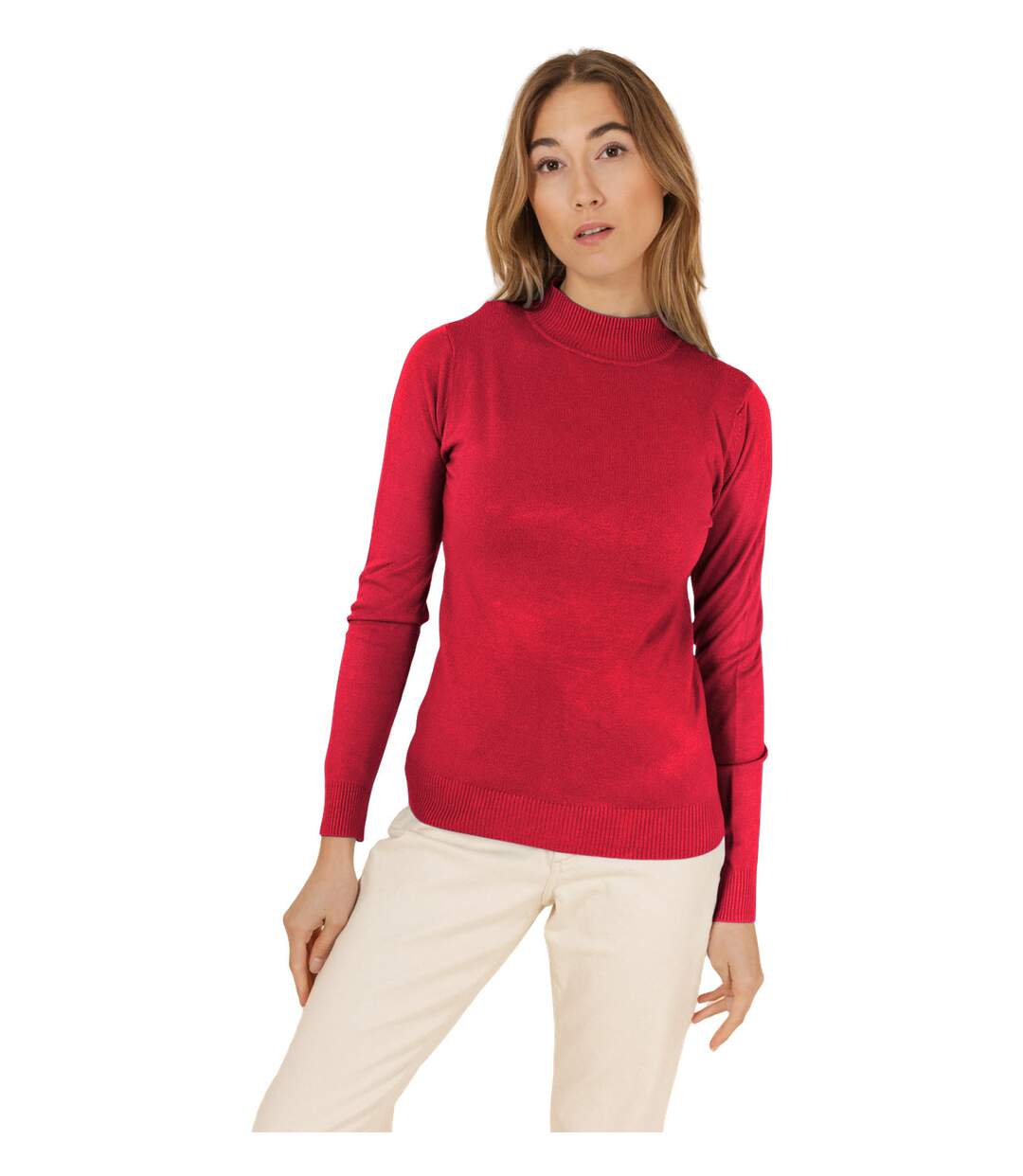 Pull femme de couleur rouge col montant manches longues.