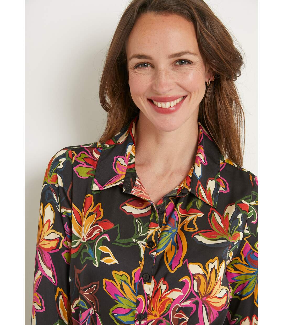 Robe chemisier courte fleurie en satin-3
