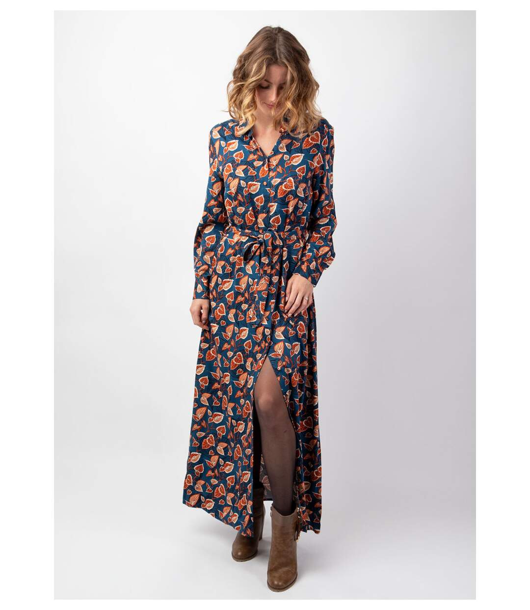 Robe longue en viscose épais bleu VAIANA motif feuillage automnal Coton Du Monde