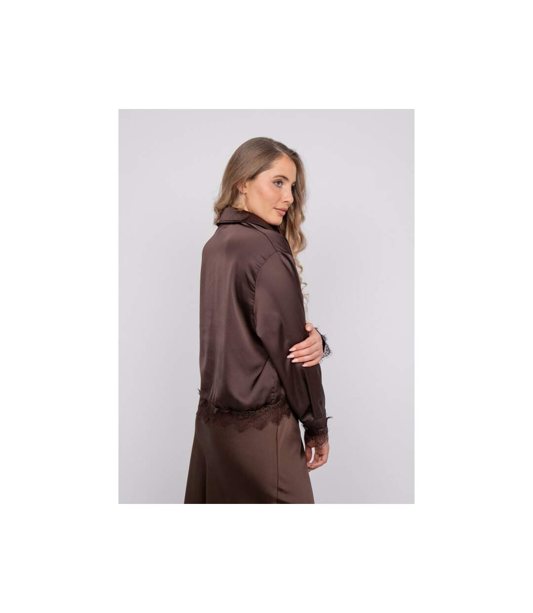 Chemise courte en satin bordée de dentelle OLENKA - Dona X Lisa-3