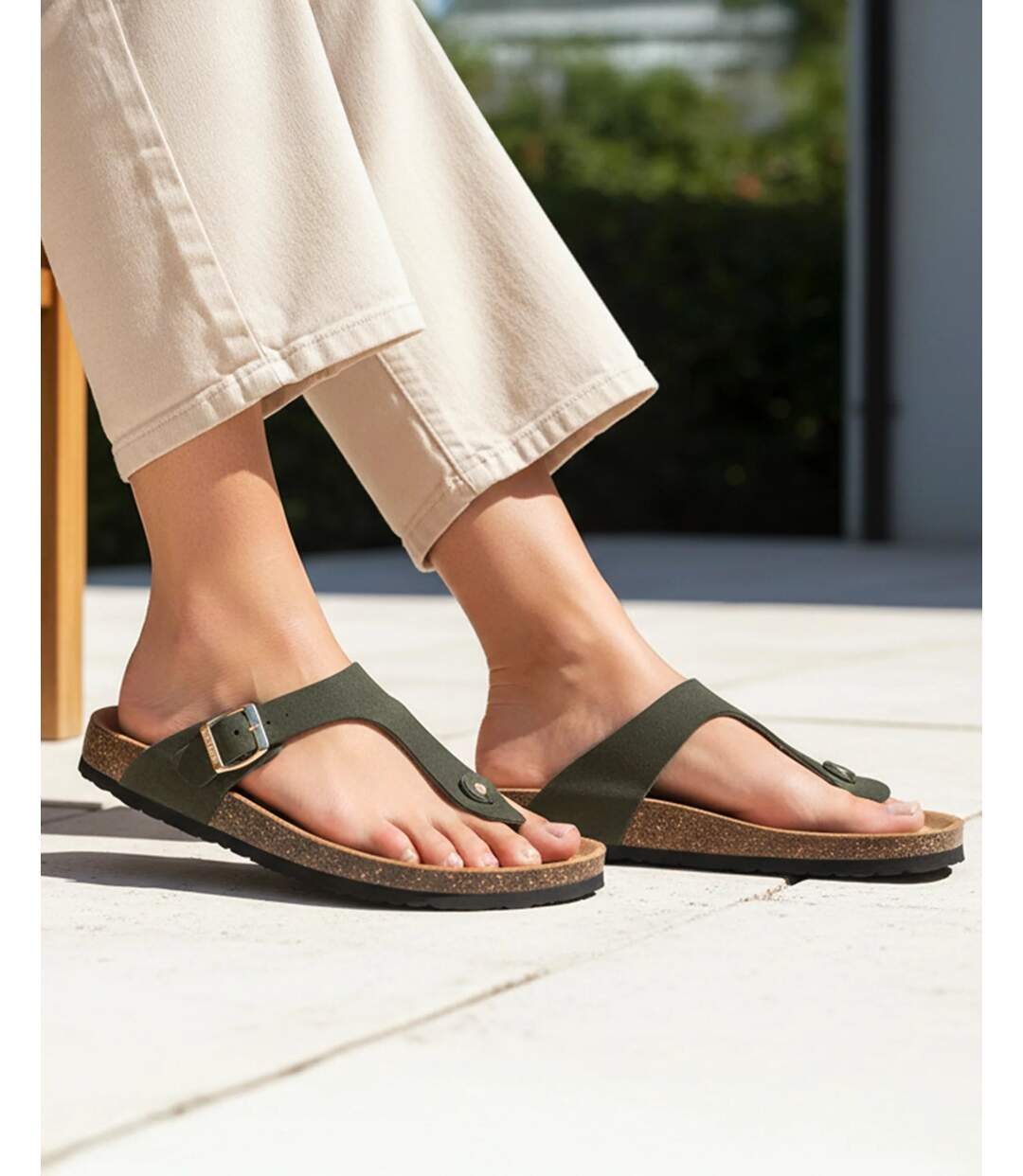 Isotoner Sandales femme à simple bride tong noir, semelle intérieur patch talon ultra confortables-2