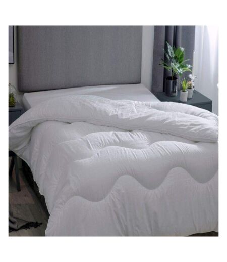 Belledorm Hotel Suite 4.5 Tog Filled Duvet (White) - UTBM205