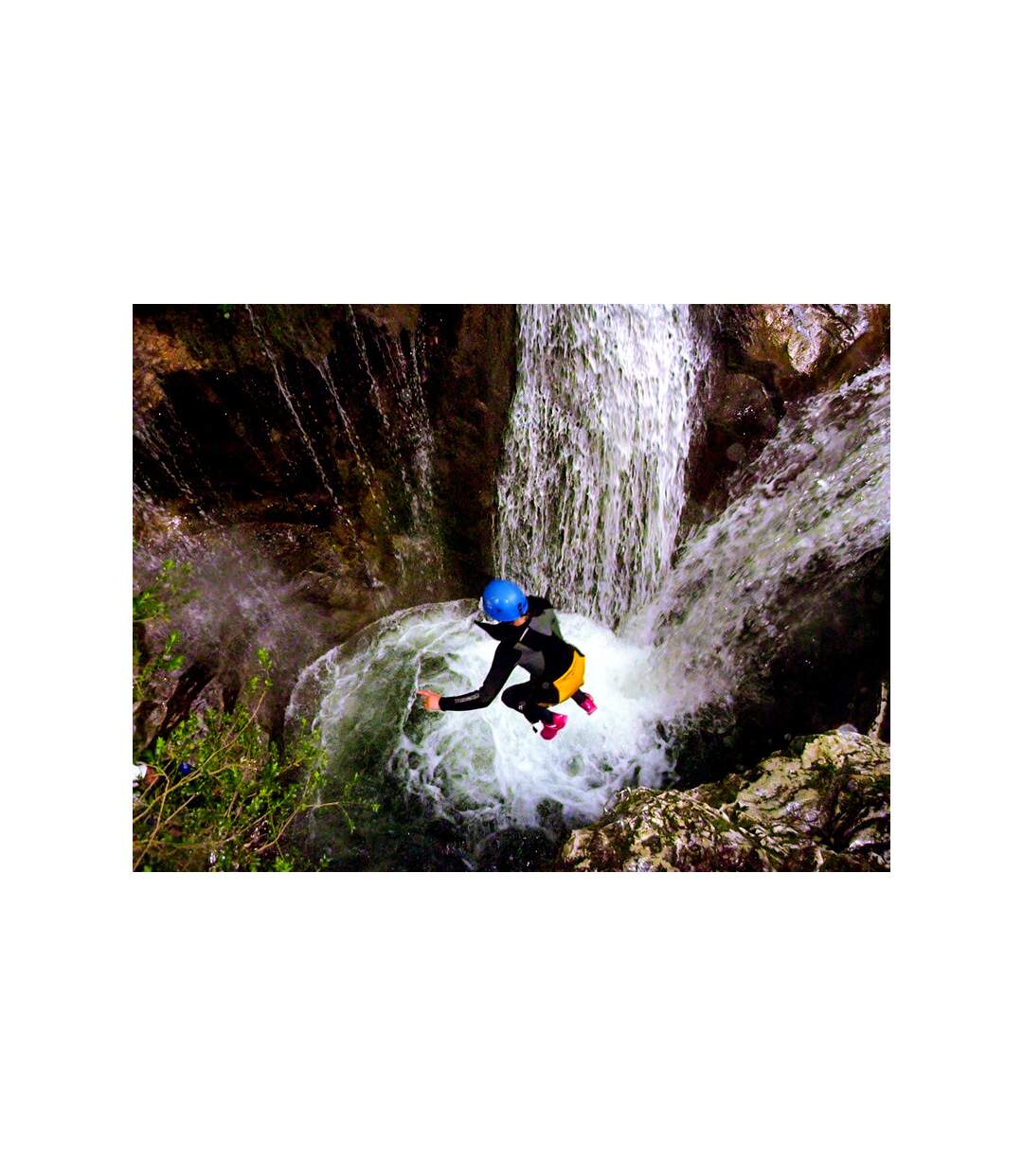 4h30 de canyoning pour 2 personnes avec photos près de Grenoble - SMARTBOX - Coffret Cadeau Sport & Aventure