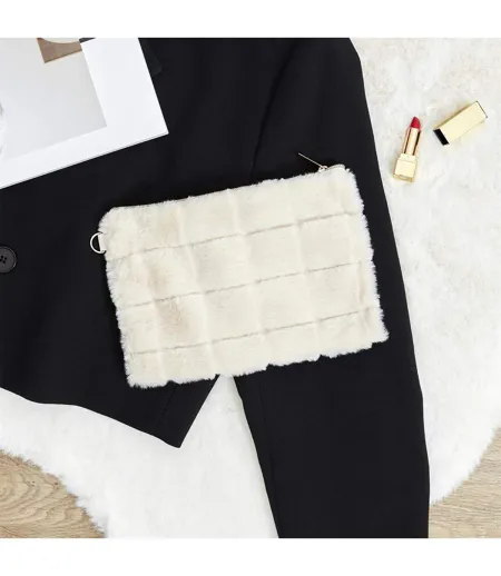Pochette Imitation Fourrure Fluffy 23cm Crème
