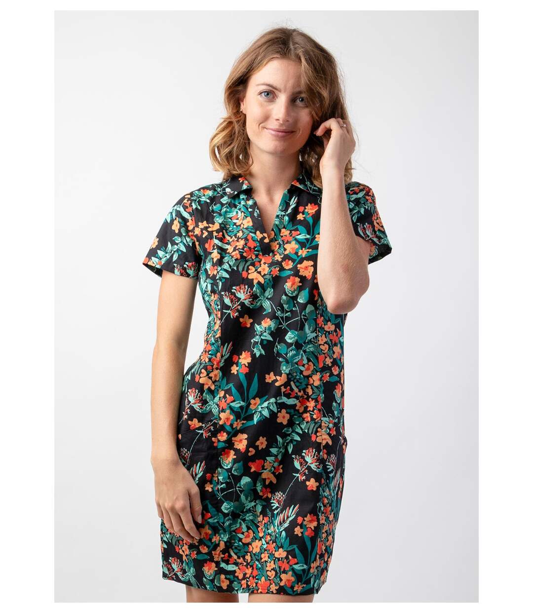 Robe courte coupe droite en coton ELANA noire motif fleurs Coton Du Monde-2
