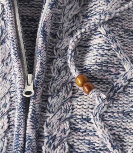 Pletený svetr s copánkovým vzorem a kapucí