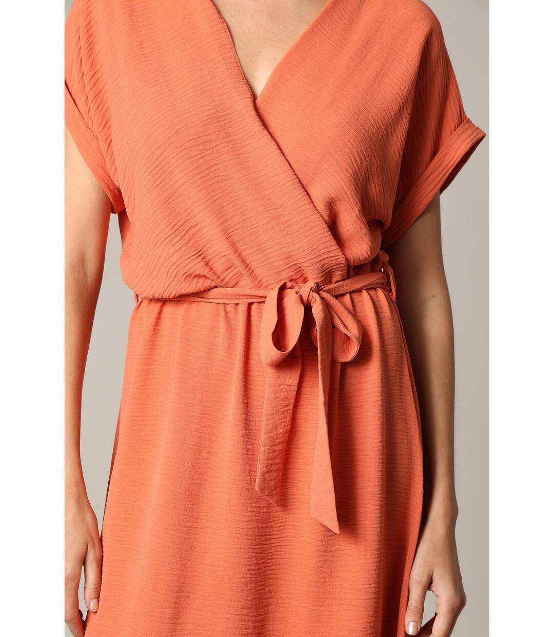 Robe casual unie à manches courtes et au col cache-cœur TEYSSA-1