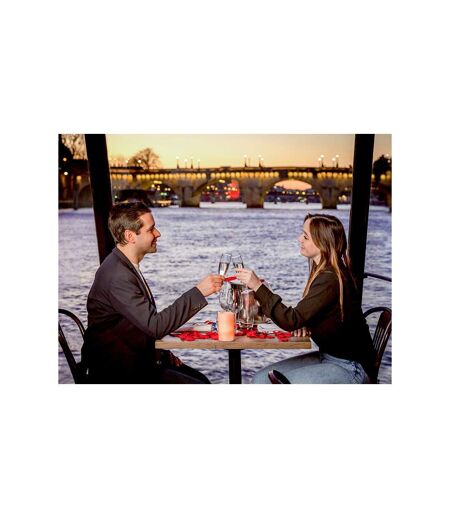 Croisière sur la Seine à Paris avec dîner et champagne pour 2 - SMARTBOX - Coffret Cadeau Gastronomie