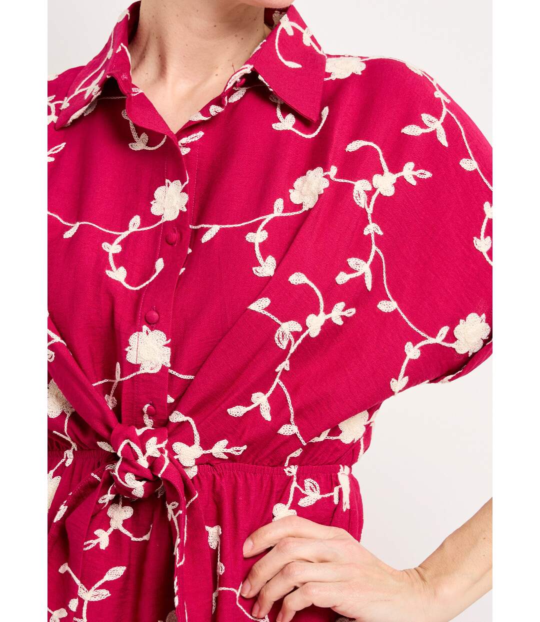 Robe courte taille nouée, fleurs brodées-3