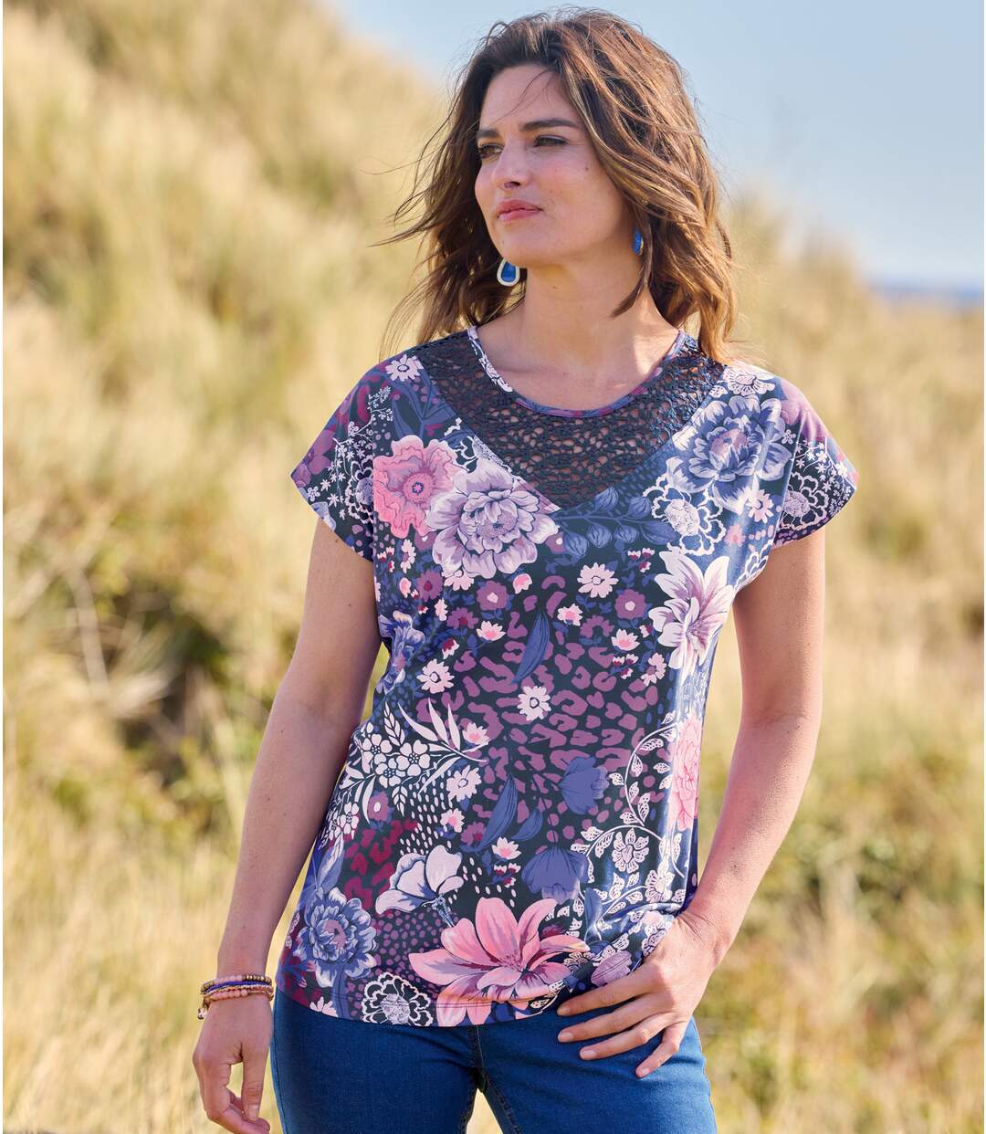 T-Shirt mit Flower-Print und verziertem Ausschnitt