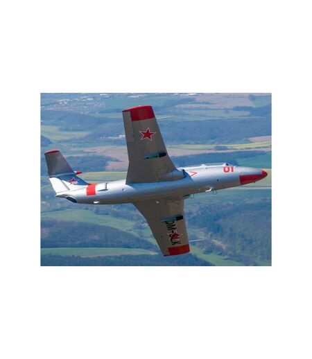 Vol de 20 minutes à bord d'un avion de chasse L-29 Delfin en Slovaquie - SMARTBOX - Coffret Cadeau Sport & Aventure
