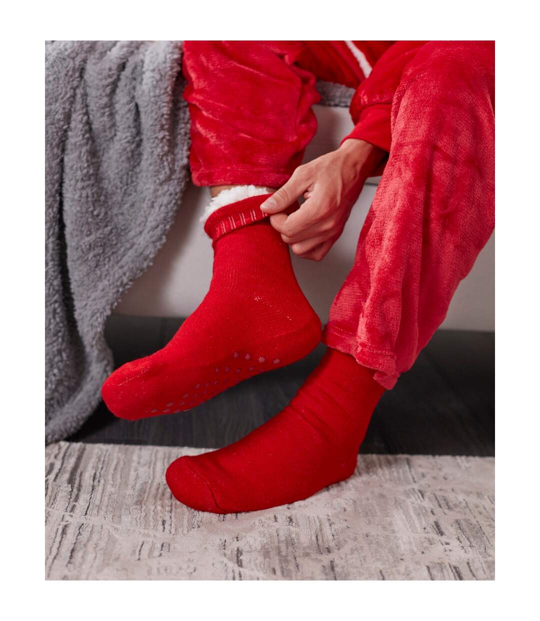 Unisex adult eskimo style fleece socks red Ribbon