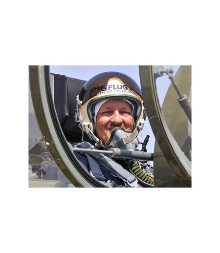 Vol de 20 minutes à bord d'un avion de chasse L-29 Delfin en Slovaquie - SMARTBOX - Coffret Cadeau Sport & Aventure
