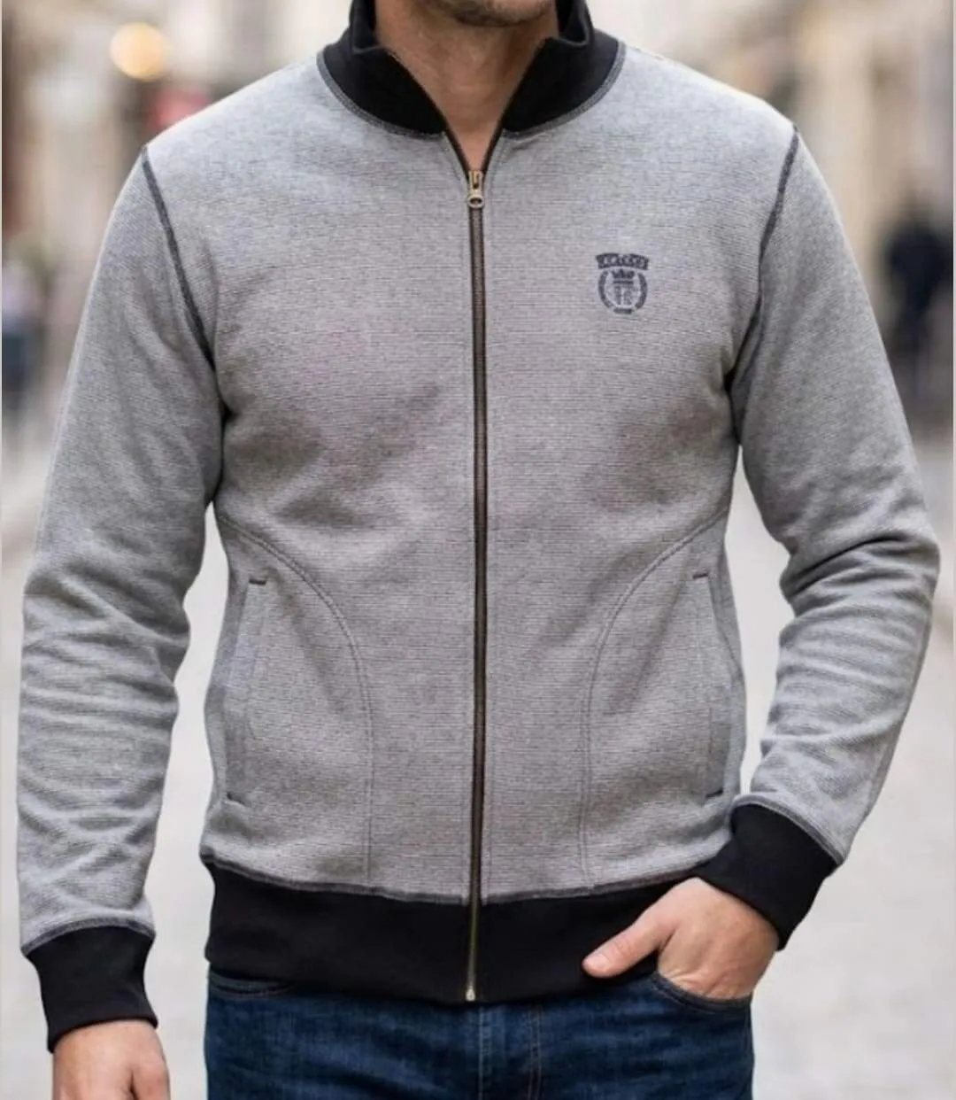 AXXANO AH1157M — Sweat col montant bleu marine : l'élégance texturée 100% coton-1