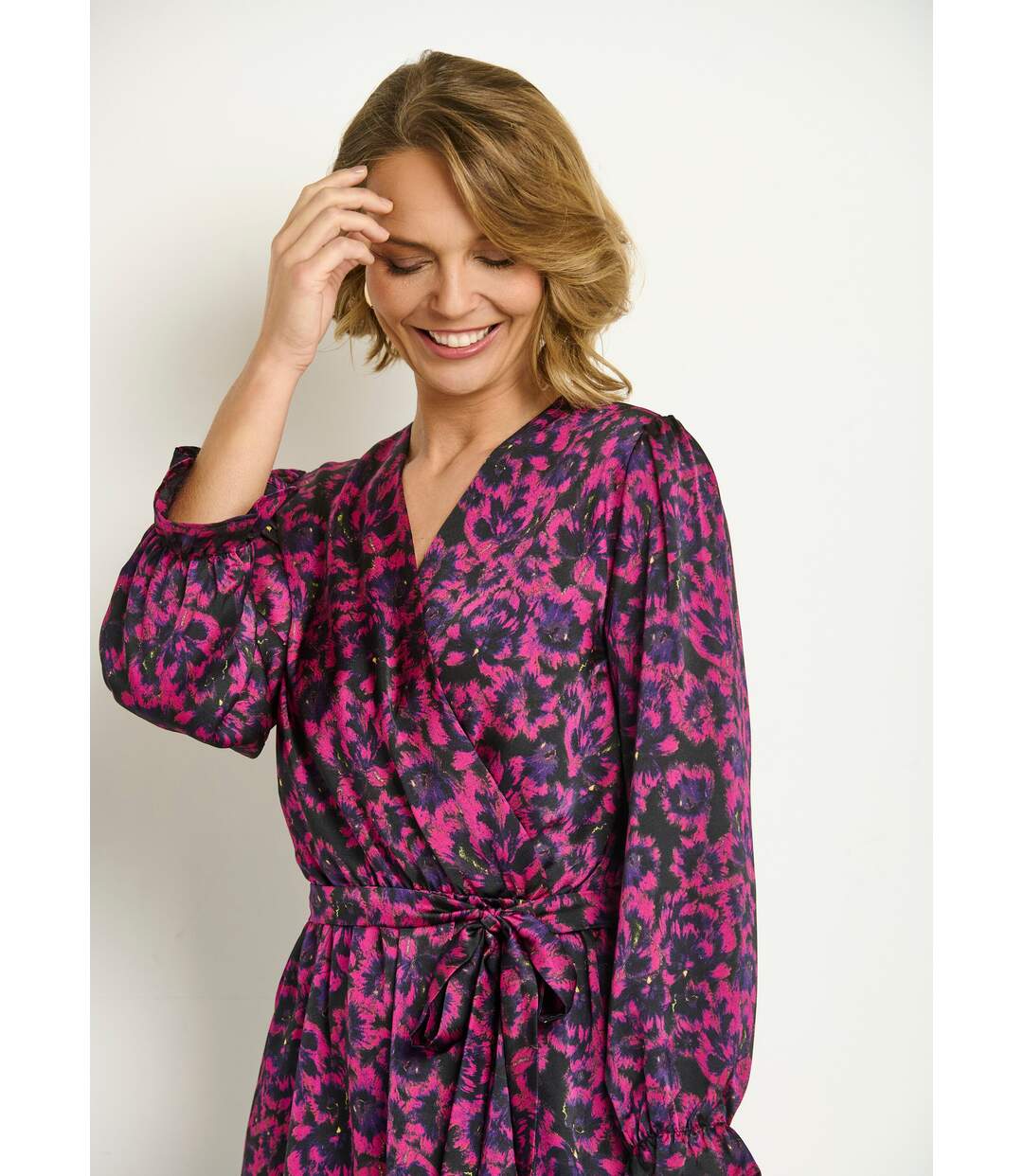 Robe courte satinée imprimé fleuri-3