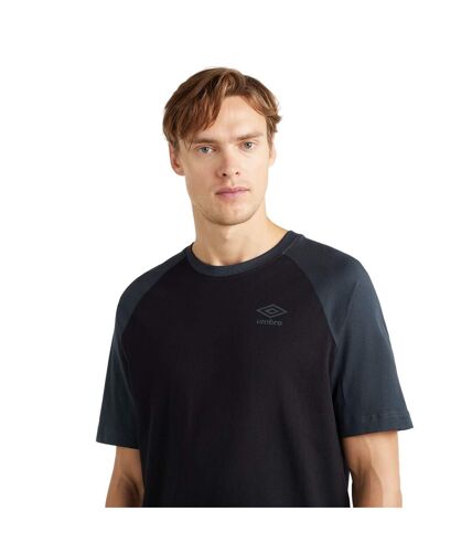 Umbro Mens Core Raglan T-Shirt (Black/Woodland Grey)