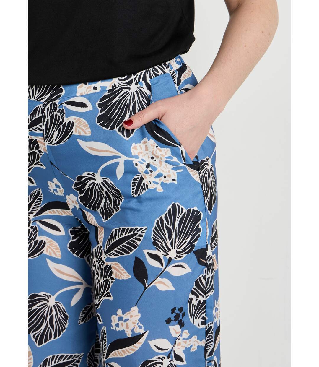 Pantalon satiné, motif fleurs d'Orient-4