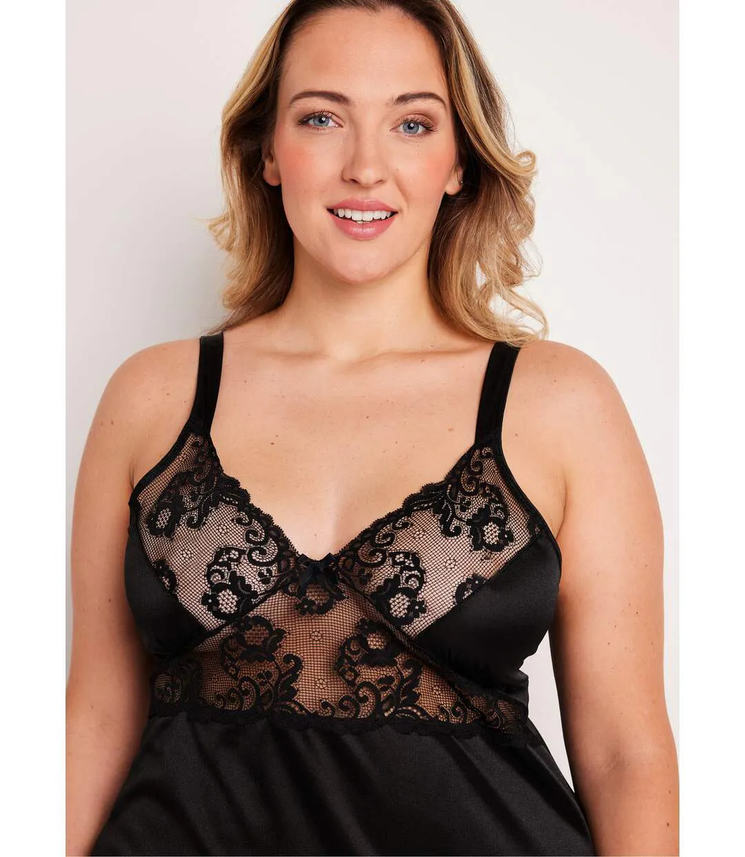Nuisette maille satinée et dentelle-3