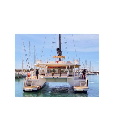 Sortie en catamaran d'1h30 depuis La Grande-Motte - SMARTBOX - Coffret Cadeau Sport & Aventure