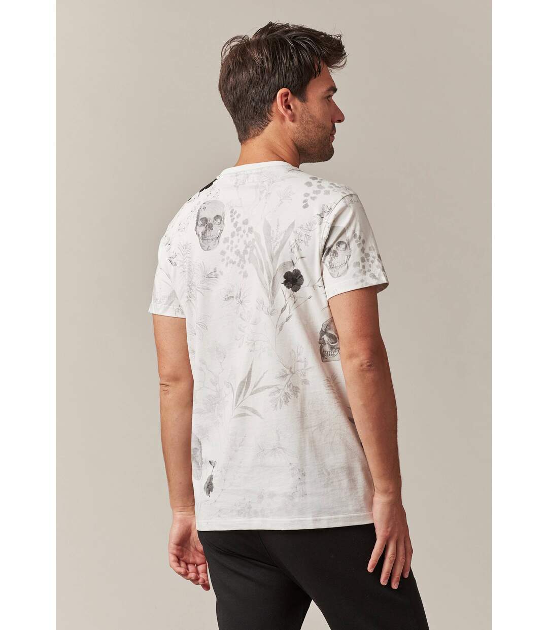 tshirt col rond avec motif floral et tête de mort, et impimé lettrage sur le devant BOTANICAL-4