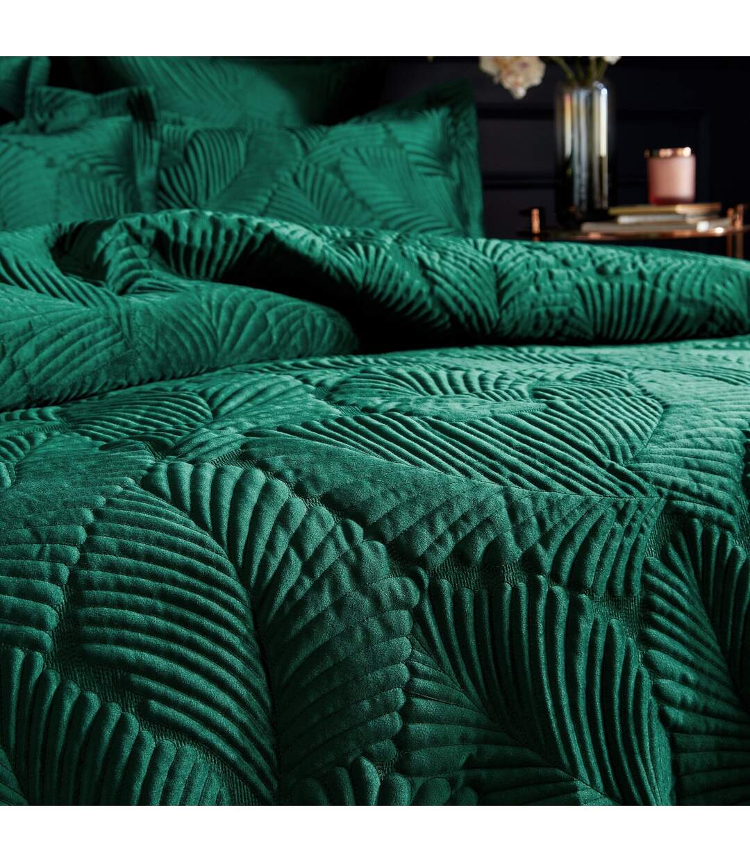 Paoletti Palmeria Velvet Quilted Duvet Set (Emerald Green)