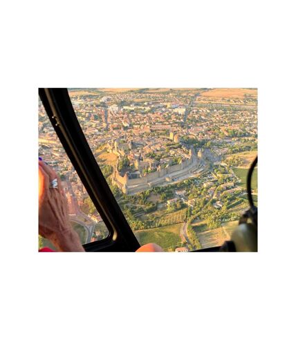 Vol en hélicoptère de 20 min au-dessus de Carcassonne pour 2 personnes - SMARTBOX - Coffret Cadeau Sport & Aventure
