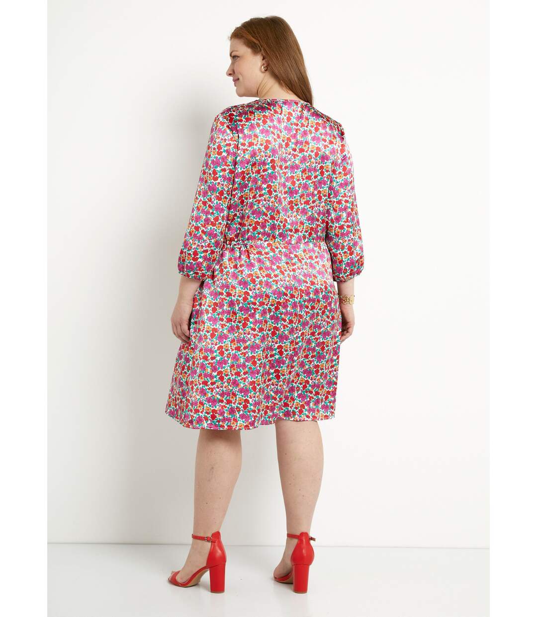 Robe courte évasée satin fleuri col V boutonné-2