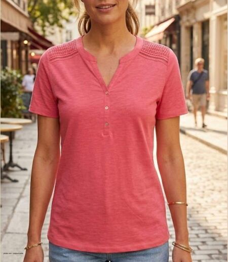 Tee-shirt femme MAYFLOWER TEEF4011A rose : la légèreté du coton flammé au style romantique