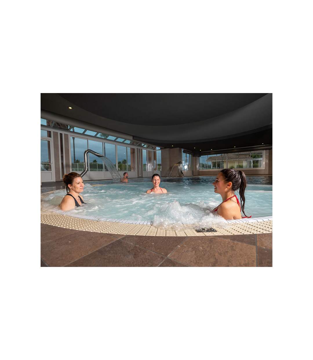 1/2 journée d'accès thalasso et spa marin du Mercure Port-Fréjus 4* avec modelage et déjeuner - SMARTBOX - Coffret Cadeau Bien-être-2