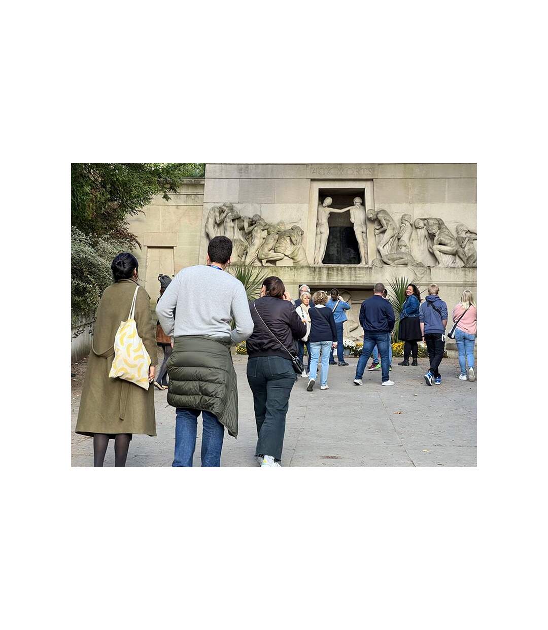 Visite guidée en famille du cimetière du Père Lachaise pour 4 personnes à Paris - SMARTBOX - Coffret Cadeau Sport & Aventure