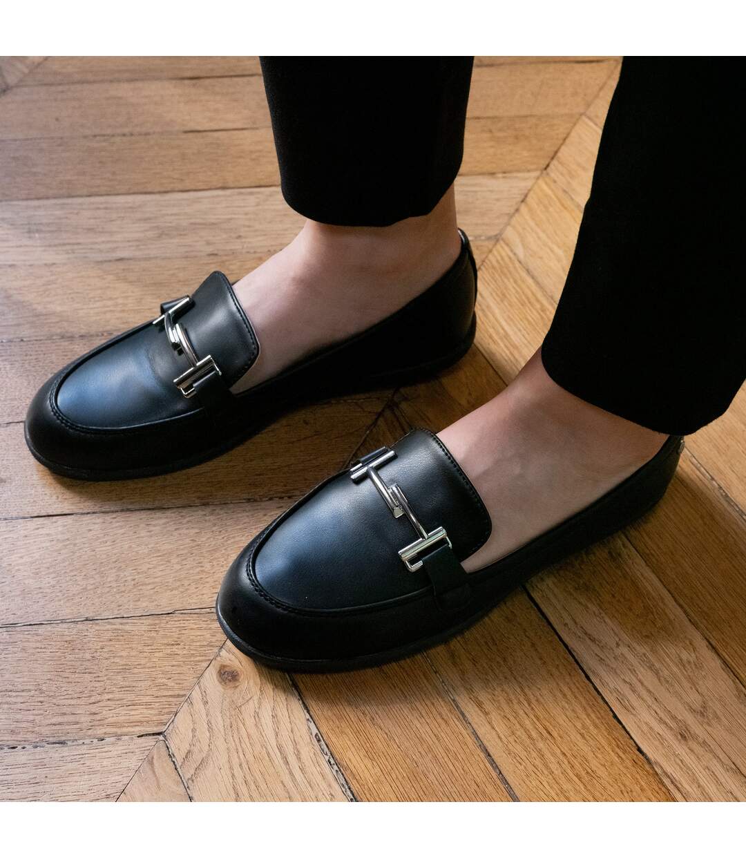 Isotoner Mocassins femme avec accessoire argenté-2