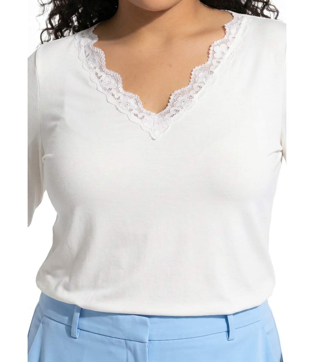 T-shirt court dentelle col V manches longues-4