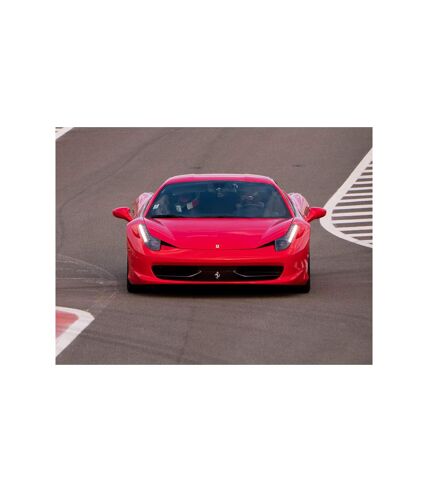 Stage de pilotage : 2 tours sur le circuit de Montlhéry en Ferrari 458 - SMARTBOX - Coffret Cadeau Sport & Aventure